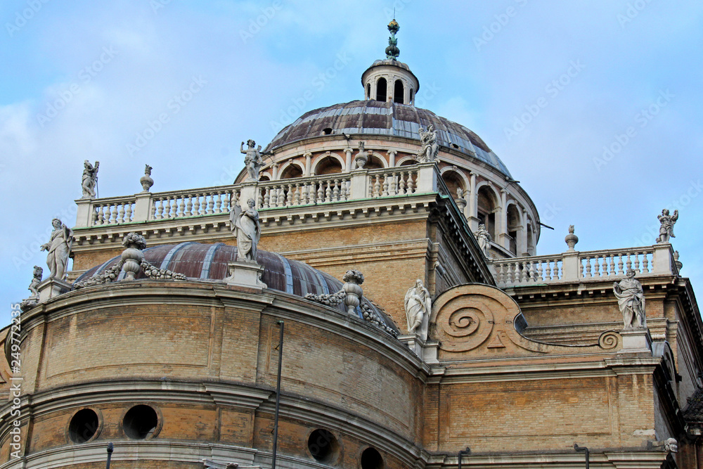 la cupola della chiesa della Madonna della Steccata; Parma