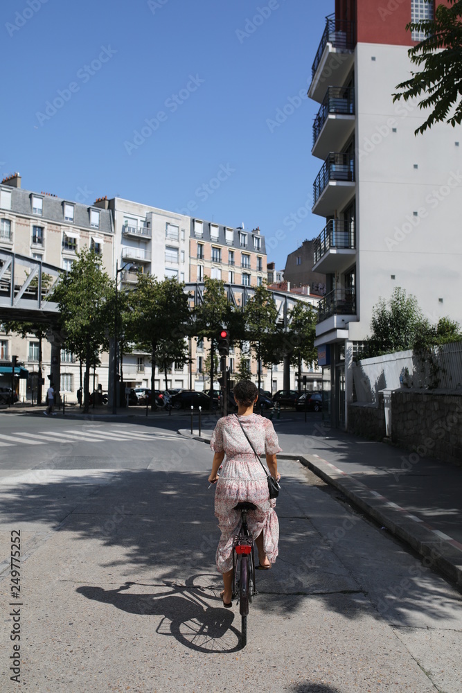 Cycling in Paris 