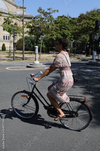 Cycling in Paris  © Chouk