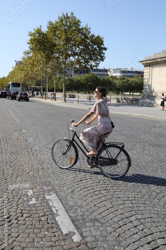 Cycling in Paris 