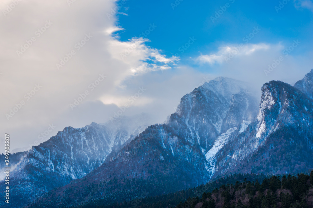 Fototapeta Zimowy krajobraz w górach