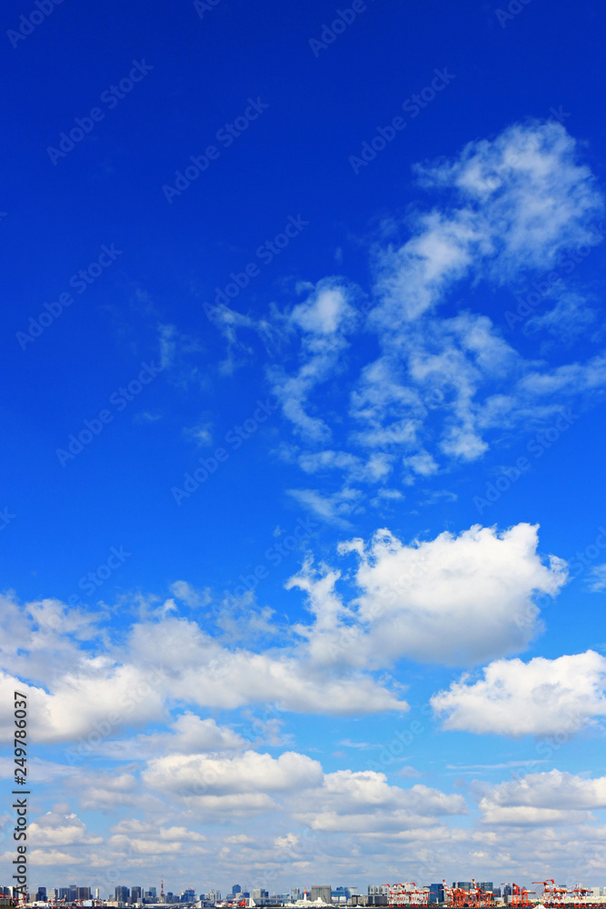 Obraz premium Tokyo landscape and wide sky seen from Tokyo Bay