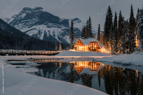 Fotobehang Emerald Lake Lodge is the only property on secluded Emerald Lake,surrounded by b