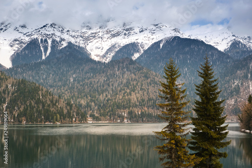 Fototapeta Naklejka Na Ścianę i Meble -  Snowy winter on Lake Ritsa, Abkhazia, Caucasus