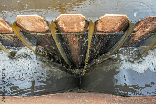 Clarifier cisterns system and effluent for wastewater treatment plant 