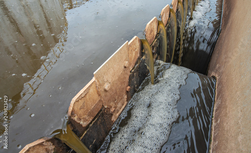 Clarifier cisterns system and effluent for wastewater treatment plant 