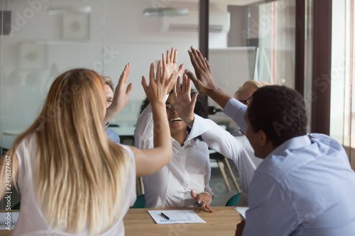 Canvas-taulu Like minded diverse teammates giving high five celebrating success