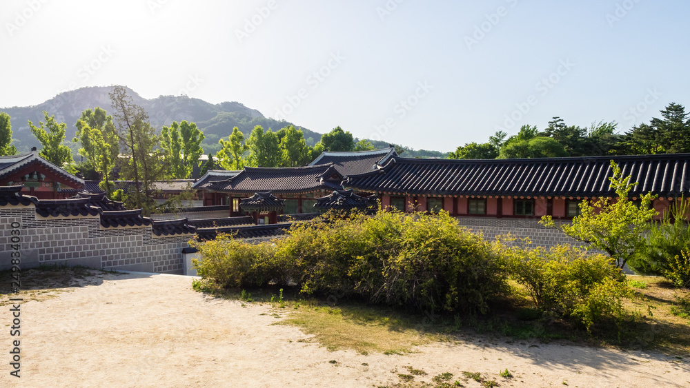 Fototapeta premium Seoul, South Korea. Traditional korean architecture. Gyeongbokgung Palace.