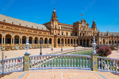 Foto dal ponte e decorazioni di Piazza di Spagna, Siviglia, Andalusia, Spagna