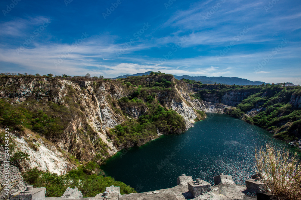 Background of reservoirs or lakes that are in tourist attractions, natural viewpoints (mountains, grass, trees, sky), natural view, intimate, surrounding atmosphere, refreshing and resting on the way Background of reservoirs or lakes that are in tourist attractions, natural viewpoints (mountains, grass, trees, sky), natural view, intimate, surrounding atmosphere, refreshing and resting on the way