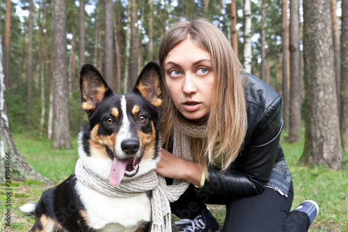 Fotografie Young woman and dog breed  Welsh Corgi Cardigan