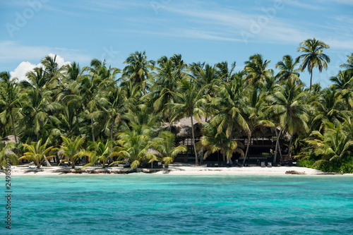 Fototapeta Naklejka Na Ścianę i Meble -  Summer tropical paradise beach at Saona island with azure caribbean sea