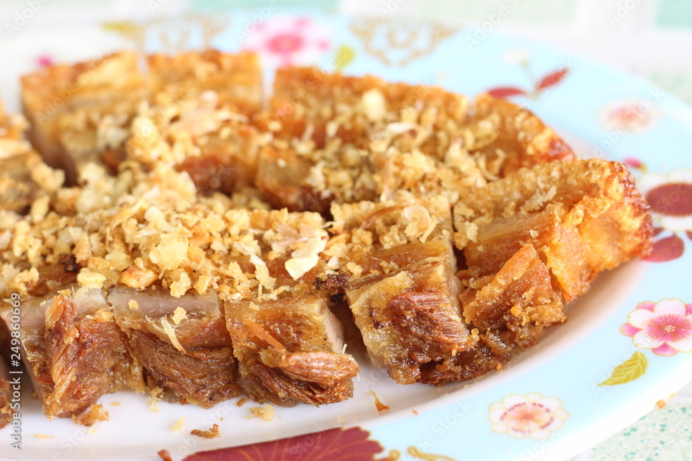 Crispy pork sprinkled with garlic Crispy pork sprinkled with garlic