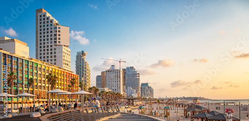 Obraz na płótnie View on the beach in Tel Aviv with some of its iconic hotels
