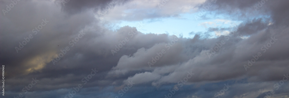 Obraz premium blue sky with clouds landscape