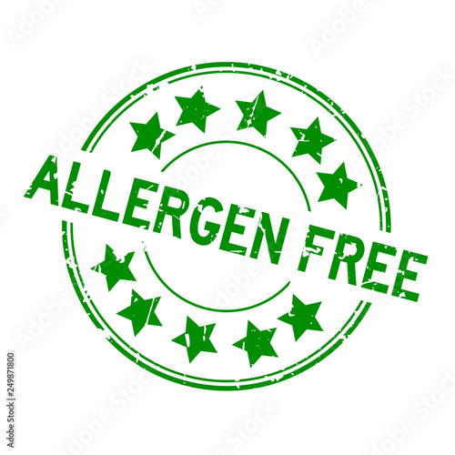 Grunge green allergen free word round rubber seal stamp on white background