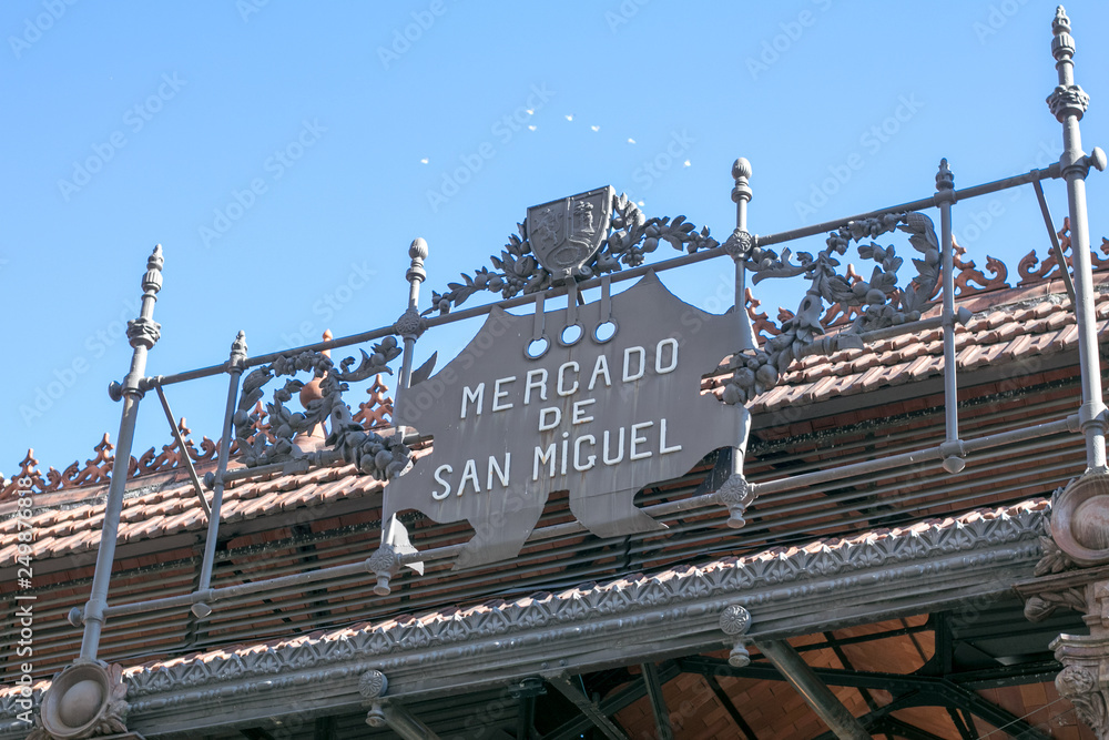 Fototapeta premium Drzwi Mercado de San Miguel (targ San Miguel) Madryt, Hiszpania