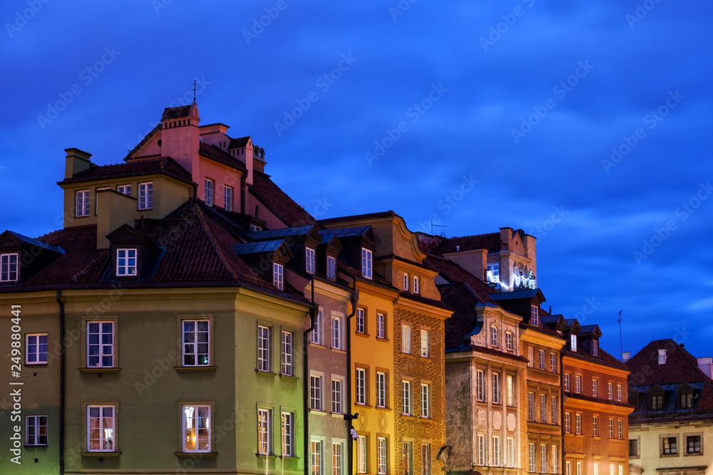 Obraz premium Old Town Houses in Warsaw at Night