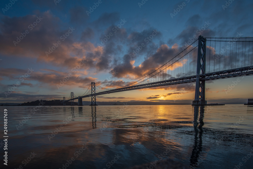 Obraz premium San Francisco Bay Bridge at sunrise