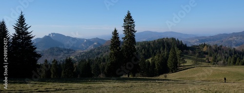 Polska, Pieniny - górskie widoki na niebieskim szlaku, widok na Trzy Korony, panorama
