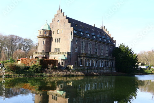 Blick auf das Wasserschloss Wittringen in Gladbeck photo