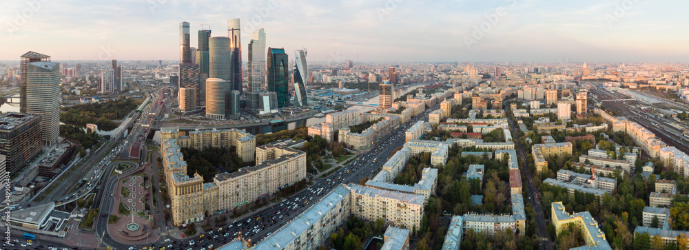 Obraz premium Aerial top view of road junction in Moscow from above, automobile traffic and jam of many cars, transportation concept. Kutuzov Avenue and the Third Ring Road