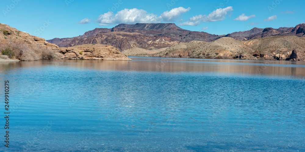 Fotografie Mountains over the Colorado River