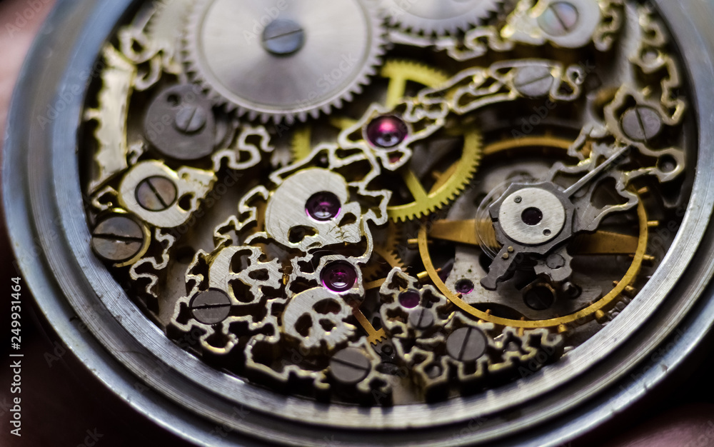 venijn Reciteren incident Skeleton of vintage handmade antique mechanical pocket watches, clockwork  old mechanical watch, high resolution and detail, winter time and summer  time concept. selective focus. Stock Photo | Adobe Stock