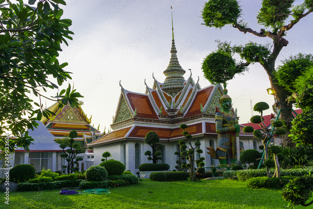 view of the tour of the Buddhist temples in wat arun, tailand view of the tour of the Buddhist temples in wat arun, tailand