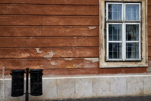 Canvas Print Old window on peeling wall