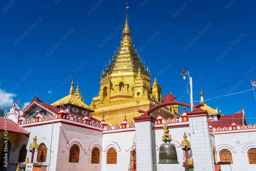 Fototapeta premium Inle Lake and fisherman at Inle, Myanmar