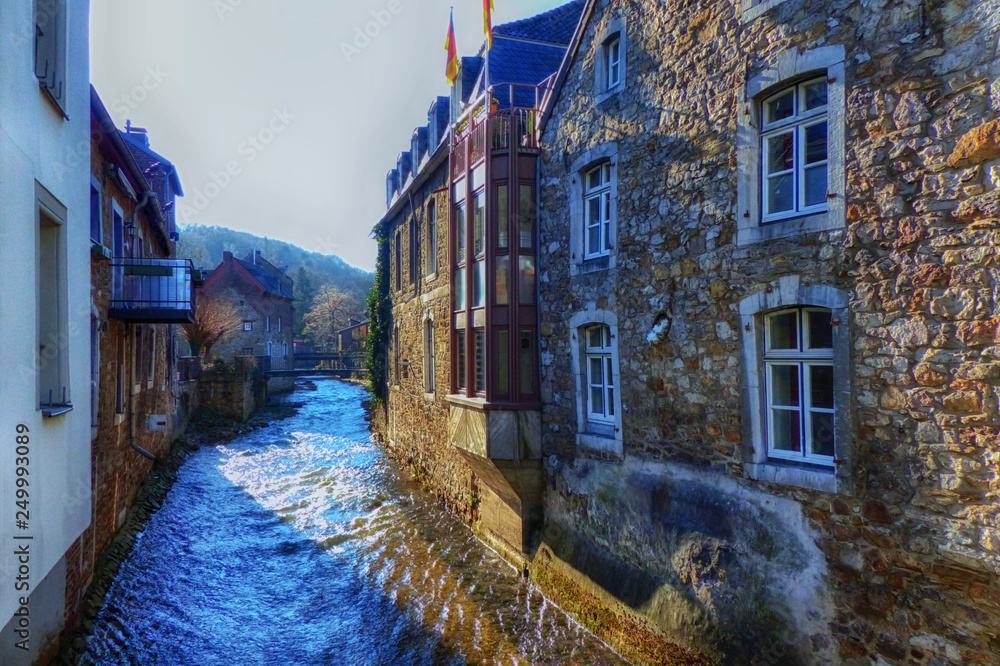 Fluss und alte Häuser in der Altstadt von Stolberg im Rheinland Stock-foto  | Adobe Stock