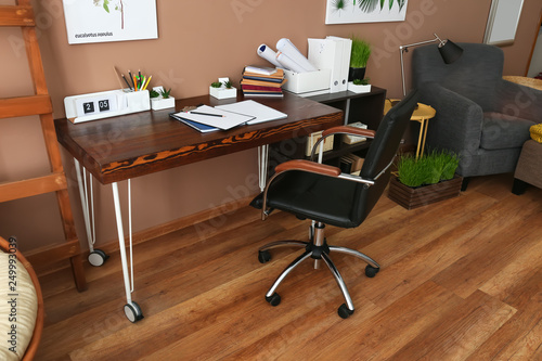 Modern home office workspac...