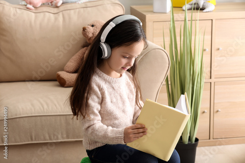 Cute girl with headphones r...