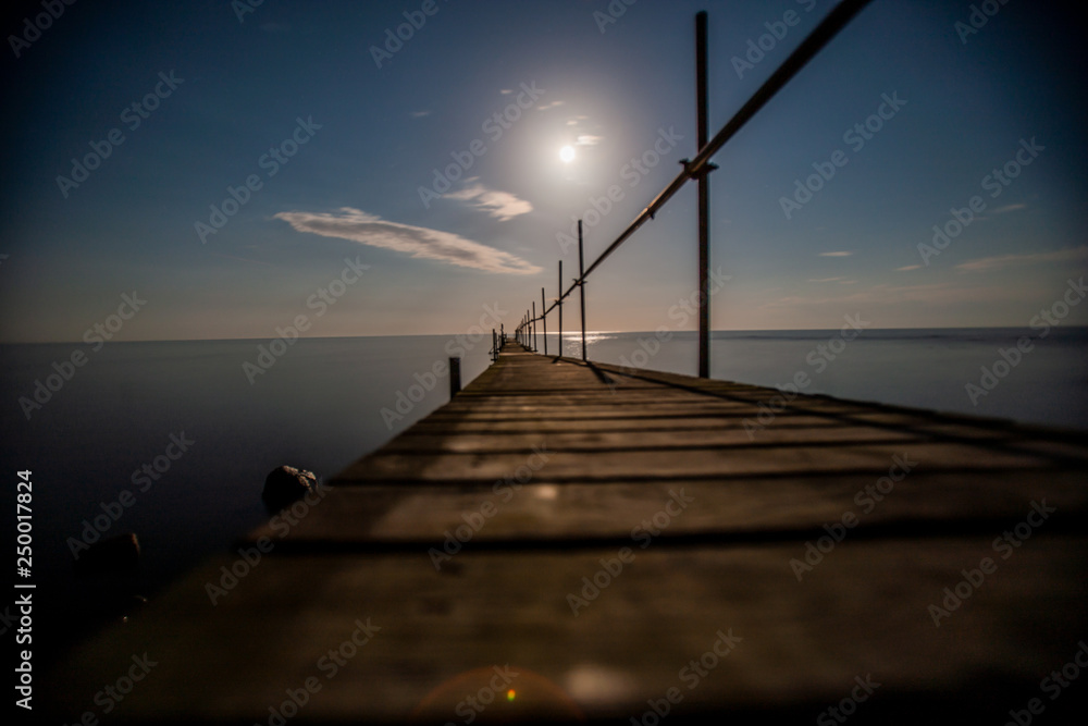 Obraz premium pier at sunset