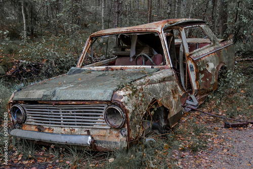 Car cementery © Toni