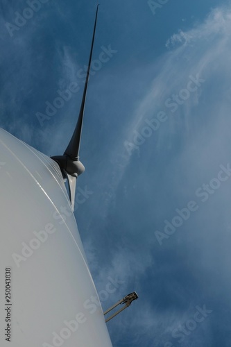 Obraz na płótnie wind turbine clean power generator w salonie