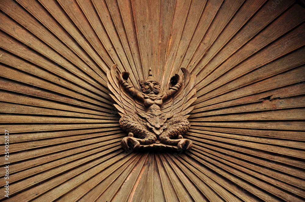 Obraz premium Garuda sculptured wood