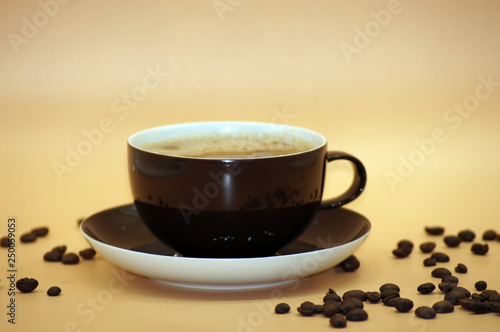 Fototapeta Naklejka Na Ścianę i Meble -  Kaffee mit Milch freigestellt auf neutralem Hintergrund