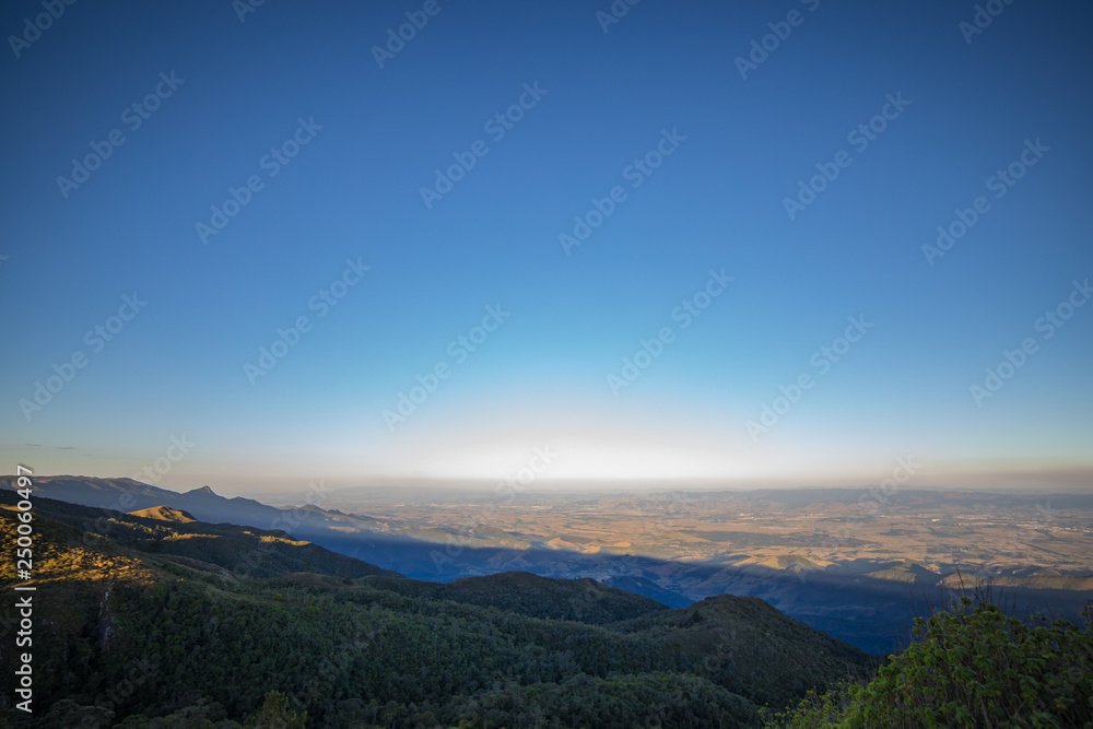 Fototapeta premium panoramic view of mountains and lake