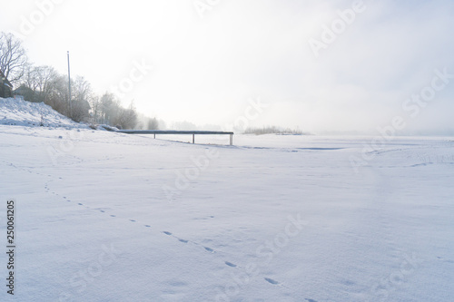 Gefrorener See im Winter