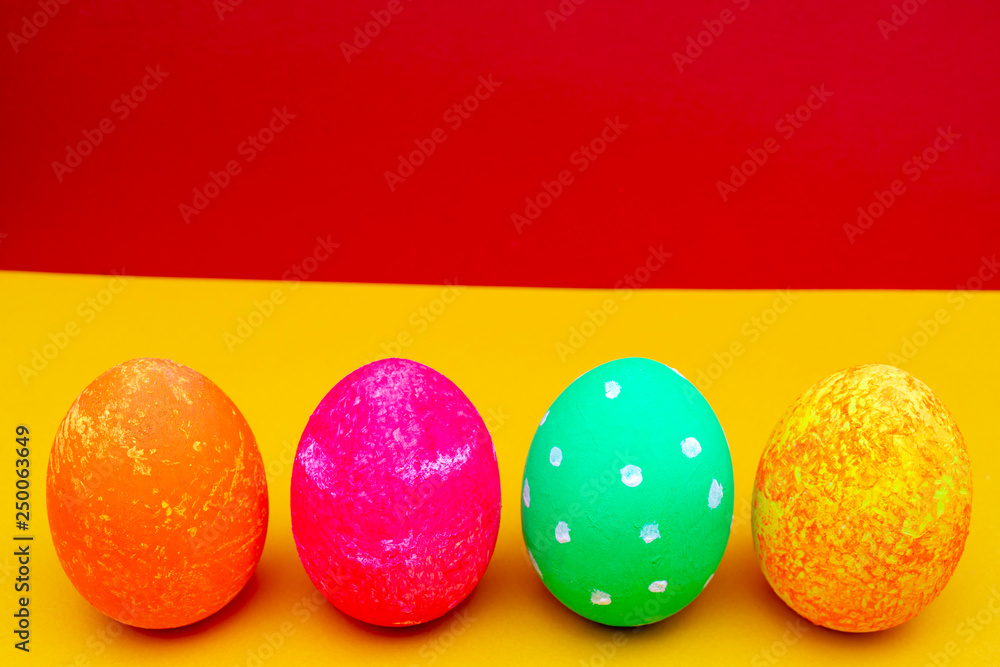 Obraz premium Colorful handmade easter eggs. Festive tradition.