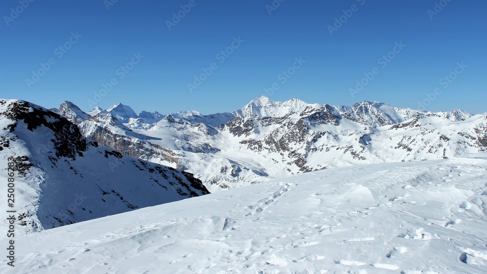 Obraz premium montagnes de la Vallée d'Aoste
