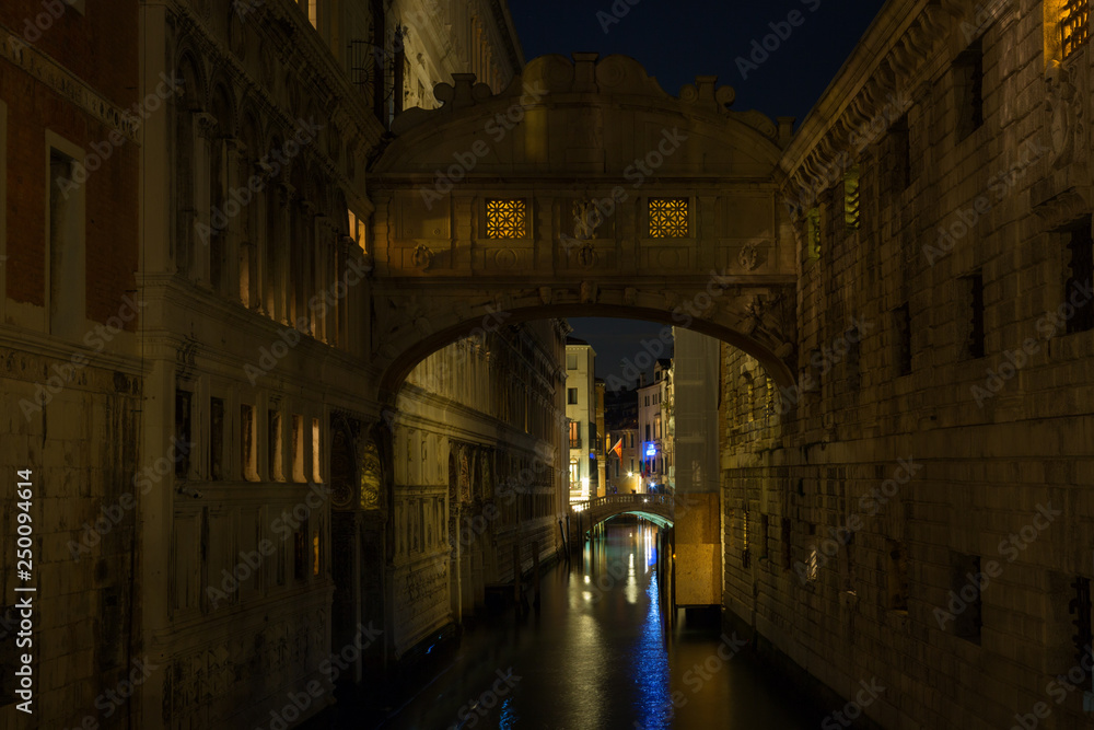 Ponte dei Sospiri in Venice early in night