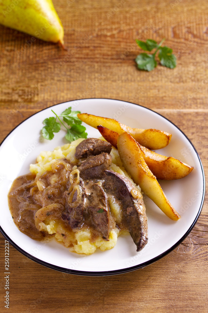 Beef liver with pears and mashed potato Beef liver with pears and mashed potato