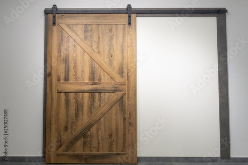 Foto Vintage sliding door with open ferrous metal fittings