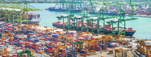 Foto Singapore cargo shipping port panorama