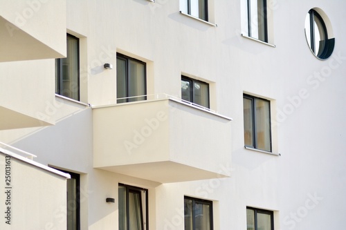 Modern white building with balcony on a blue sky © Grand Warszawski
