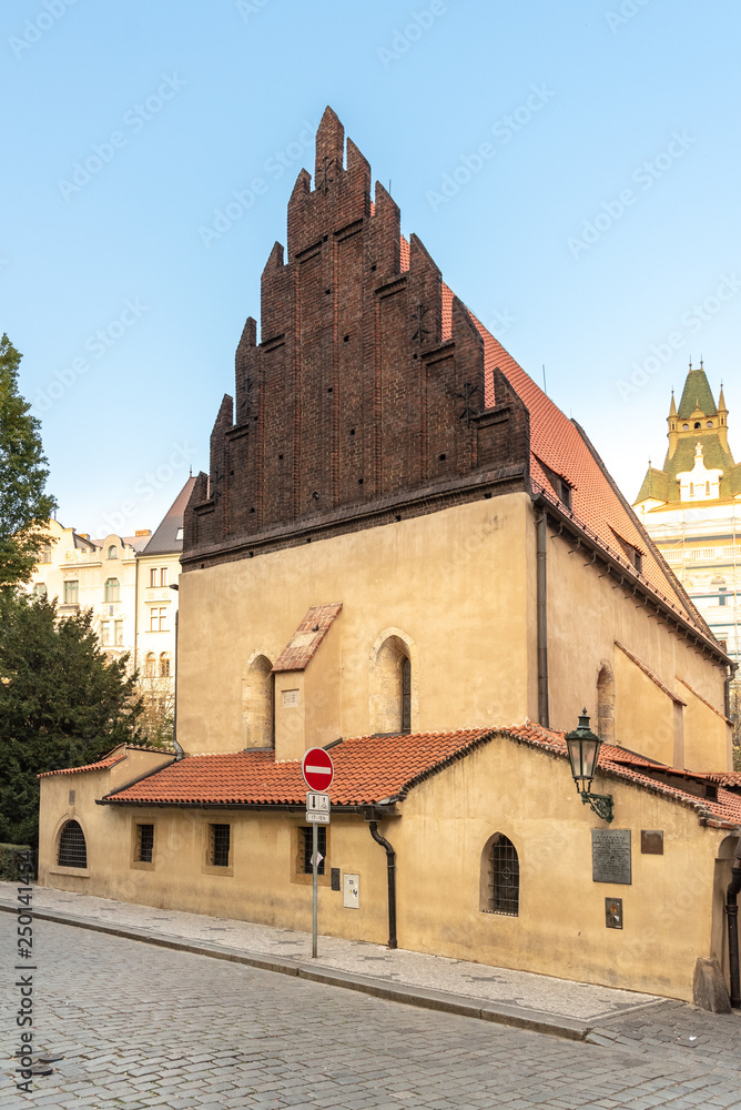 Ταπετσαρία Old New Synagogue in Jewish Quarter Josefov in Prague, Czech Republic