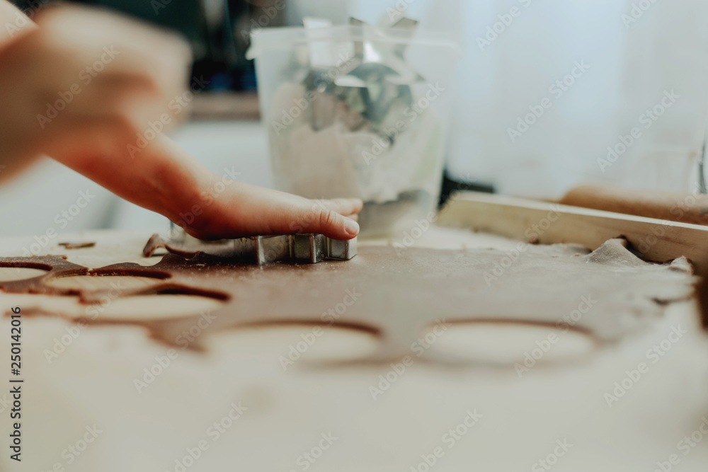Obraz premium Help children during baking and cooking. The child helps to prepare the dough for baking. Baking cookies, family baking together. Flooding, making cookies. The concept of cooking.